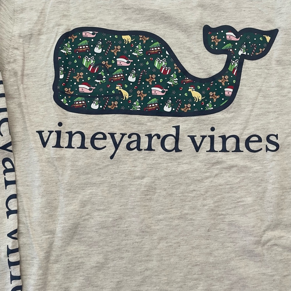 Vineyard Vines Women’s Long Sleeve Shirt holiday print whale